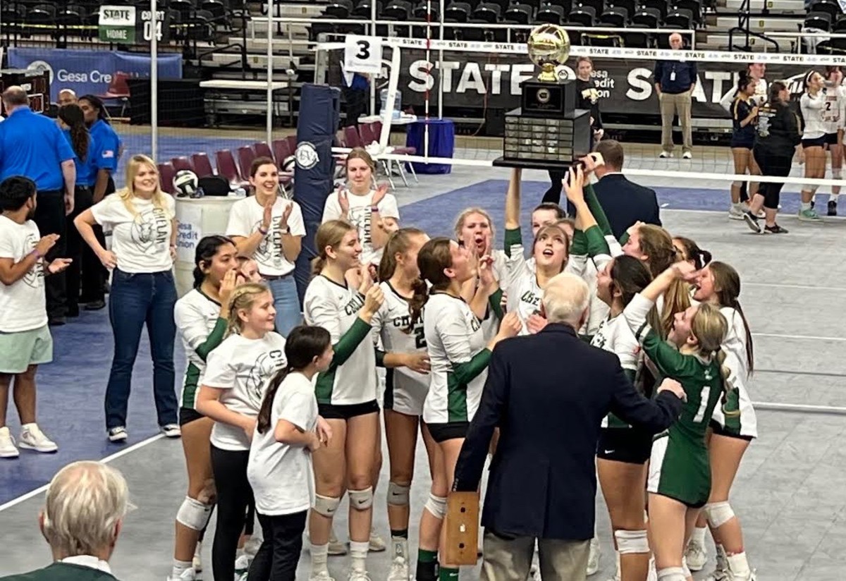 Chelan wins 2022 WIAA Class 1A volleyball title
